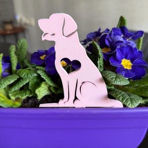 Labrador Blumenstecker mit Herz | Hund Deko Garten | Geschenk für Hundeliebhaber | Pflanzstecker personalisierbar | 3D Druck