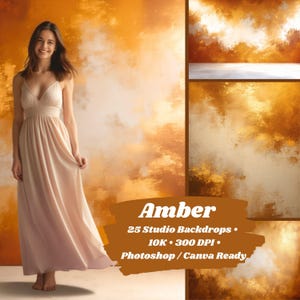 Puede incluir: Una mujer con un vestido melocotón claro se encuentra frente a un telón de fondo con un diseño abstracto pintado en ámbar y dorado. El telón de fondo está etiquetado como "Amber" e incluye texto que indica 25 fondos de estudio, 10K de resolución, 300 DPI y compatibilidad con Photoshop/Canva.