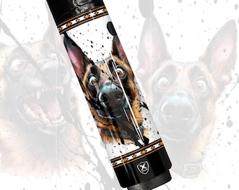 Taco de billar de fibra de carbono Malinois Madness: expresión divertida de perro y arte salpicado