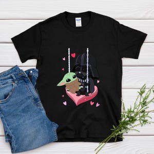 Star Wars Baby Yoda and Darth Vader Swing Shirt, Cute Heart Love Tee, Adorable Galaxy Valentine T-Shirt, Sweet Cartoon Lovers Top bild 3