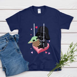 Star Wars Baby Yoda and Darth Vader Swing Shirt, Cute Heart Love Tee, Adorable Galaxy Valentine T-Shirt, Sweet Cartoon Lovers Top bild 5