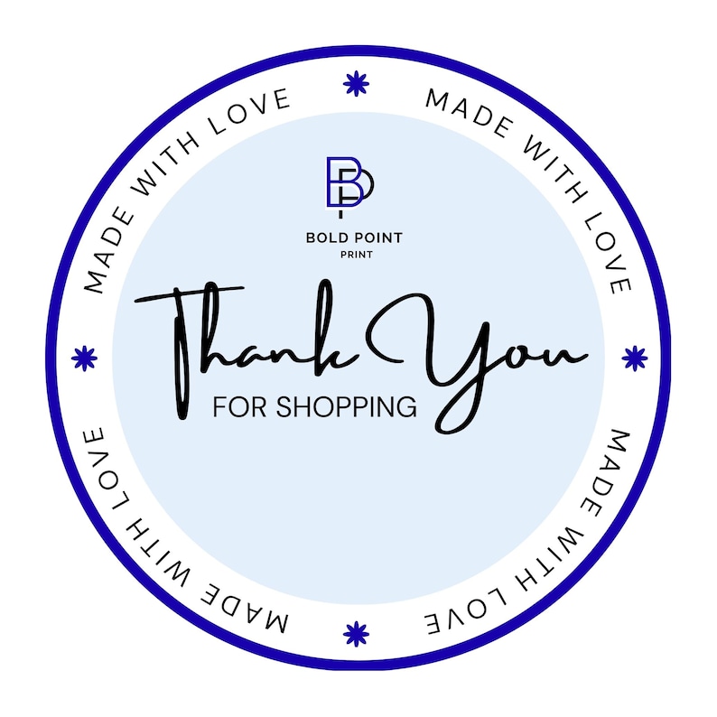 K&ouml;nnte beinhalten: Ein runder Aufkleber mit hellblauem Zentrum und dunkelblauem Rand. Der Text "MADE WITH LOVE" steht am Rand, mit "BOLD POINT PRINT" und einem Logo &uuml;ber den Worten "Thank You FOR SHOPPING", die in einer schwarzen Schreibschrift gedruckt sind.