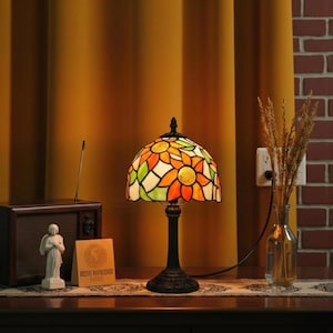 Tiffany Style Sunflower Table Lamp – Stained Glass, Resin Base
