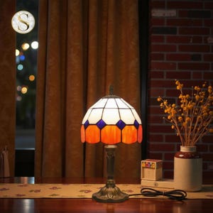 Lámpara estilo Tiffany naranja y azul: lámpara de noche vintage con vitral art déco.