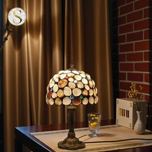 Lampada da tavolo in vetro colorato con conchiglia, stile costiero, fatta a mano, decorazione per camera da letto in stile vintage