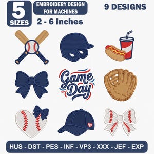 Könnte beinhalten: Eine digitale Sammlung von 9 Maschinenstickmustern mit Baseball-Motiven, darunter Schläger, ein Helm, ein Hotdog, ein Getränk, ein Handschuh, Schleifen, ein Herz und eine Kappe, mit dem Text "Game Day" und "5 SIZES 2 - 6 inches".