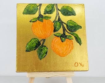 Miniatura originale ad olio su sfondo di foglie d'oro con motivo di cachi, piccola decorazione da parete per la cucina.