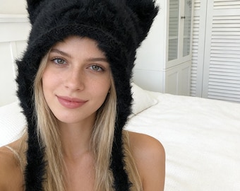 Gorro de inverno de tricô macio com orelhas de gato pretas feito à mão