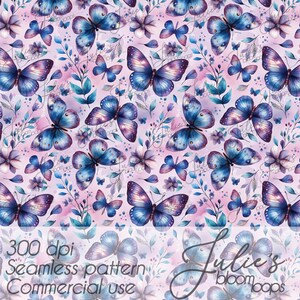 Peut inclure: Motif sans couture avec des papillons aquarelle bleus et violets, avec des accents floraux et de feuilles sur fond rose. Le texte "300 dpi Seamless pattern Commercial use" est visible.