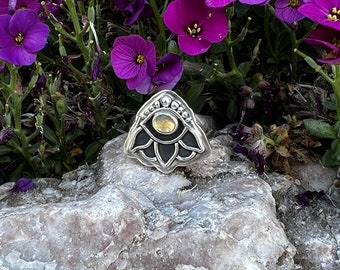 Mexican Jelly Opal Eye Flower Ring size 8.5