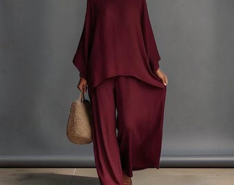 Women’s linen-blend two-piece set with loose batwing top and wide-leg pants.