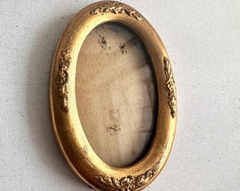 Antique gilded wood oval Frame (11cm x 8cm)