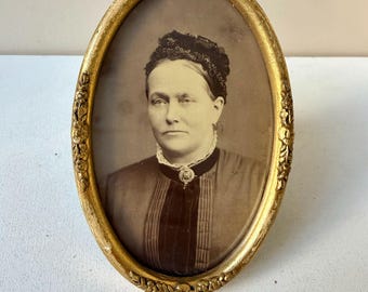 Antique gilded wood oval Frame (15cm x 10cm)