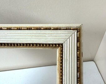 Marco de madera antiguo color crema y dorado (18,5 cm x 15,5 cm)