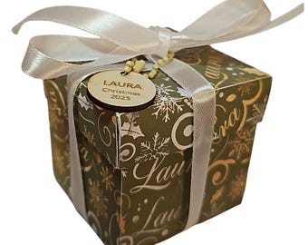 Cajas de regalo personalizadas con envoltorio de nombre personalizado: embalaje elegante para cualquier ocasión.