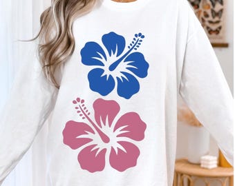 Maglietta con fiore di ibisco, t-shirt con grafica floreale tropicale, t-shirt estiva hawaiana, outfit per vacanze al mare, regalo per donne con vibrazioni isolane