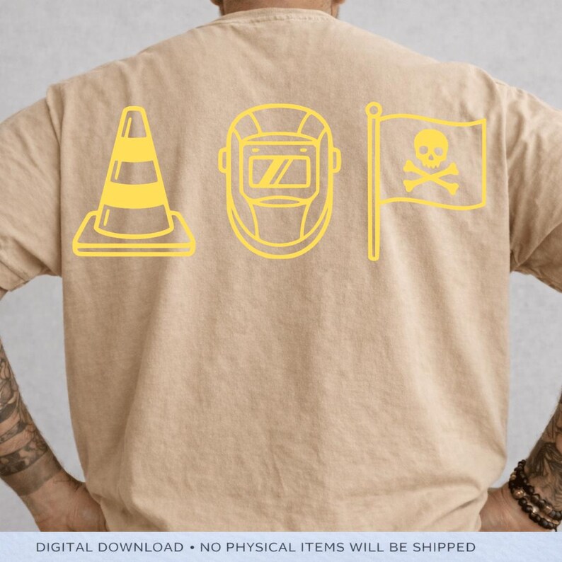 K&ouml;nnte beinhalten: Beiges T-Shirt mit gelben Grafiken: einem Verkehrskegel, einer Schwei&szlig;maske und einer Flagge mit Totenkopf und gekreuzten Knochen. Der Text unten lautet "DIGITALER DOWNLOAD &bull; ES WERDEN KEINE PHYSISCHEN ARTIKEL VERSENDET".