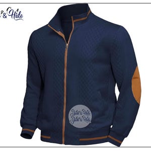 Könnte beinhalten: Marineblaue Jacke mit Reißverschluss und Rautenmuster. Die Jacke hat braune Verzierungen am Reißverschluss, Kragen und Bündchen sowie einen braunen Ellbogenaufnäher. Der Markenname "Jack's & Hide" ist sichtbar.