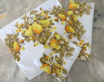 Tea Towel Kitchen Towels Linen Towels Yellow and Green Pear Kitchen Decor Vintage Kitchen Linens Drying Towel Fruit Towel Retro Kitchen