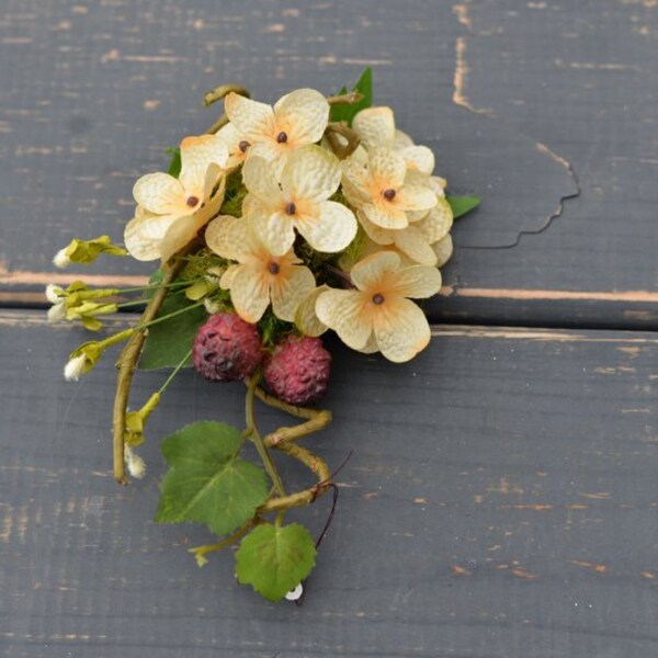Small Woodland Berry Wedding Flower Fascinator Head Piece with Ivory Hydrangeas and Woodland Berries, Woodland Elf, Woodland Fairy, LARP