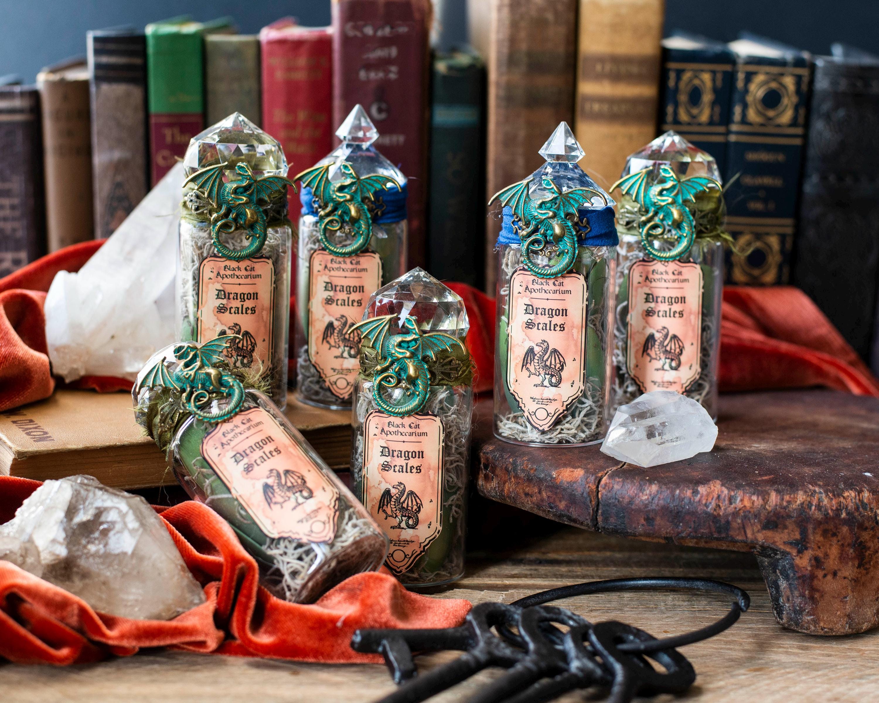 Botella de poción de escamas de dragón hecha a mano: decoración de boticario de fantasía