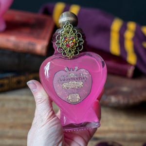 Amortentia Love Potion Bottle – Wizarding World-Inspired Magical Decor, Color-Changing Potion Display, Witch and Wizard Apothecary