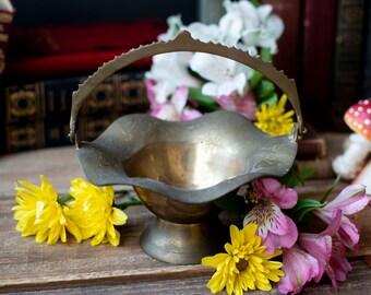 Vintage Brass Basket, Vintage Brass Bowl with Handle, Brass Home Decor, Home Altar Decor, Bookcase Staging, Bookshelf Decor, Vintage Brass