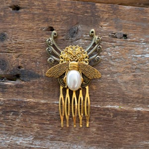 Honey Bee Hair Comb, Vintage Pearl Hair Accessory, Nature Lover Gift, Fairycore Wedding, Handfasting , Limited Edition Bee Hair Jewelry
