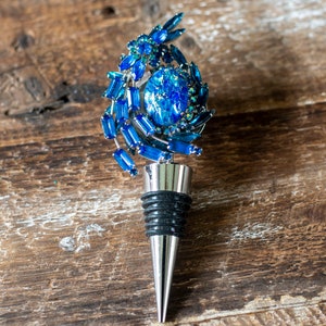 Blue Rhinestone Brooch Wine Stopper, Vintage Brooch Upcycled Barware, Wine Cork, Vintage Bottle Stopper, Wedding Gifts, Mocktail