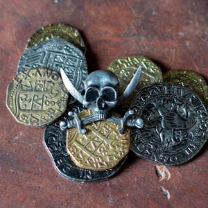 Pirate Skull Pin, Nautical Costume Brooch, Pirate Cosplay Accessory, Dark Mermaid Outfit Detail, Pirate Gift, Pin Collector, Skull Brooch