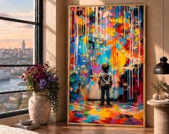 Puede incluir: Una gran pieza de arte mural rectangular que presenta una pintura abstracta vibrante con pintura goteante en tonos azul, amarillo, rojo y rosa. Una pequeña figura se encuentra en el centro, frente al lienzo colorido y texturizado con gotas.