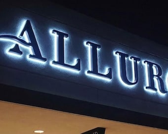 Letrero LED 3D personalizado con letras corpóreas, logotipo metálico iluminado para escaparates.