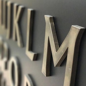 Letrero metálico personalizado con logotipo, letras 3D de acero inoxidable, letrero comercial cortado con láser, letrero de pared para recepción de oficina, señalización de metal cepillado. imagen 5