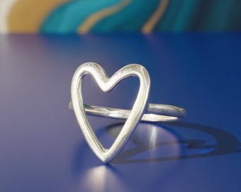 Anillo de corazón abierto hecho a mano en plata de ley 925 – Anillo minimalista de amor para mujer