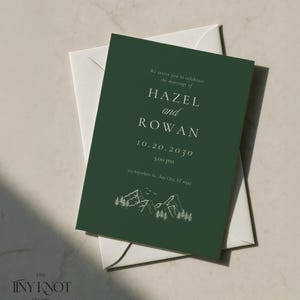 Plantilla de invitación de boda alpina verde bosque, microinvitación de montaña, descarga digital editable en Canva