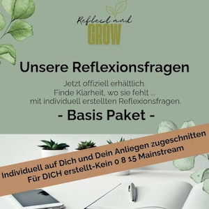 Puede incluir: Imagen con texto en alemán, incluyendo "Reflect and GROW" y "Unsere Reflexionsfragen." La imagen presenta un cuaderno, un bolígrafo y un smartphone, con un fondo borroso de plantas. El texto promociona un "Basis Paket."