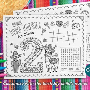 Op de afbeelding: Een zwart-witte printbare kleurplaat met een lama, een cactus en een nummer twee versierd met een bloemenpatroon. De pagina bevat de tekst "Time Two Fiesta for Olivia" en een woordzoeker.