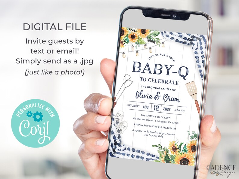 K&ouml;nnte beinhalten: Eine digitale Babyparty-Einladung im rustikalen Stil. Die Einladung zeigt Sonnenblumen, blau-wei&szlig;es Gingham und einen Holz-Hintergrund. Der Text lautet "Schlie&szlig;en Sie sich uns zu einem gemischten Baby-Q an, um die wachsende Familie von Olivia und Brian zu feiern".