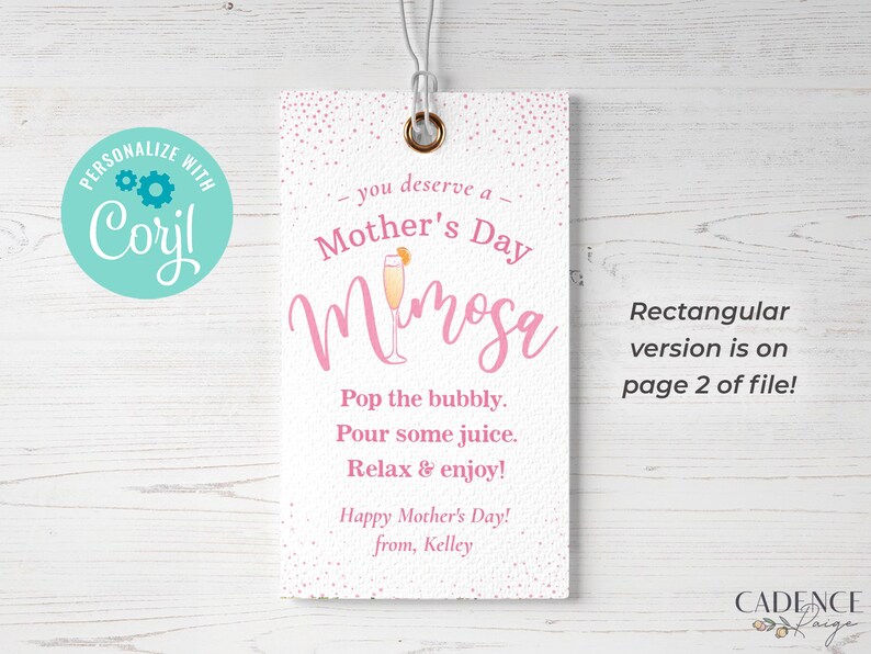 Pu&ograve; includere: Etichetta regalo stampabile rosa e bianca con un'illustrazione rosa e bianca di una bevanda mimosa. Il testo recita "Ti meriti un mimosa per la Festa della Mamma. Apri lo spumante. Versa un po' di succo. Rilassati e goditi! Buona Festa della Mamma! Da Kelley."