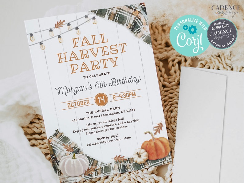 Puede incluir: Invitaci&oacute;n a una fiesta de la cosecha de oto&ntilde;o con un tema r&uacute;stico. La invitaci&oacute;n presenta el texto "Fall Harvest Party" y "Morgan's 6th Birthday". Incluye calabazas, hojas de oto&ntilde;o y un borde a cuadros. El fondo es blanco.