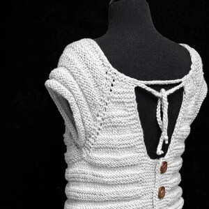 トップスのパターン。オープンバック。クロップドトップス。(PDF パターン) サイズ: S/M。