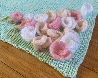 SALE. Baby Blanket knitting pattern . Beginner knitting Pattern. Baby blanket with roses. Summer baby cover, Light baby blanket.
