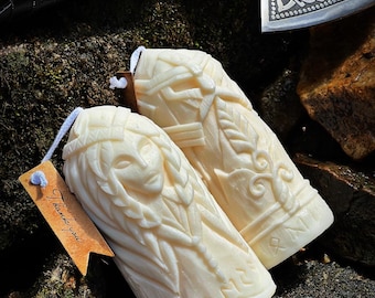Bougies rituelles de la mythologie nordique Odin Freyja - Ensemble de cire naturelle coulée à la main autel viking cadeau païen nordique Freya runes exclusives uniques