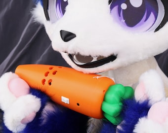 Ventola di raffreddamento ricaricabile da collo, stampata in 3D a forma di carota, accessorio per fursuit.