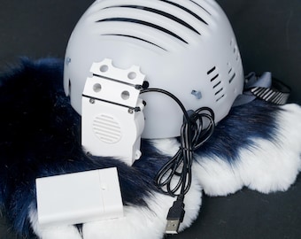 Casco per fursuit stampato in 3D in PLA con ventola di raffreddamento frontale, accessorio per cosplay ed eventi.