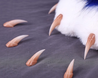 Guanti da fursuit in stile americano, design originale e realistico, stampati in 3D in PLA con artigli, disponibili in 12 colori.