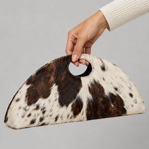 Bolso de mano de piel de vaca, bolso con asa calada con estampado de vaca, bolso de mano de cuero genuino, bolso estilo western boho, piel moteada, regalo para ella.