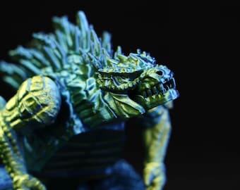 Gegalvaniseerde Kaiju-monsterfiguur 3D-geprint metallic poseerbaar displaymodel met glinsterende blauwgroene afwerking verzamelobject voor sci-fi-fans