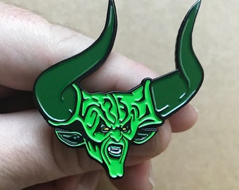 LEYENDA El Oscuro MEG MUCKLEBONES Pin de esmalte suave variante Oscuridad de la película Leyenda Ridley Scott Tim Curry