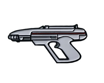 LAZER TAG Lazer Blaster weich Emaille Pin (Alt Farbe Weg - weiß) begrenzt Ultimate Edition von Nathan Anderson (NAARRT)